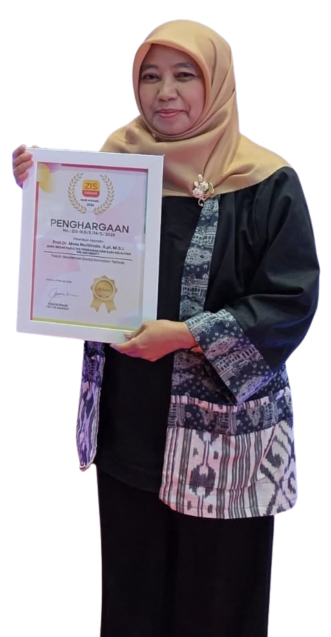 Prof. Mala Nurilmala menerima penghargaan Tokoh Akademisi Social Innovation 2026